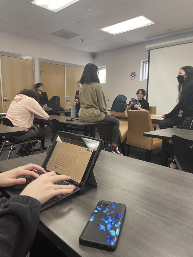 Clare Suraci Schlosser (10), Laura Wang (10), Nabeel Khamash(12), Kaylee Link (11), and Sarah Miller (9), participate in a fun club meeting as they talk with the other members. “The club feels like a place to relax and be yourself, you just feel like you belong,” said Sarah Miller. Every Tuesday the club gathered to chat and enjoy a fun hour together after school including enjoying yummy snacks. 
